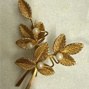 Vintage Gold Tone Leaf Faux Pearl Brooch